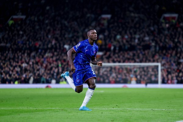 Can it bring good luck? Before the European League, Chelsea player Kesaido dyed a blonde hair