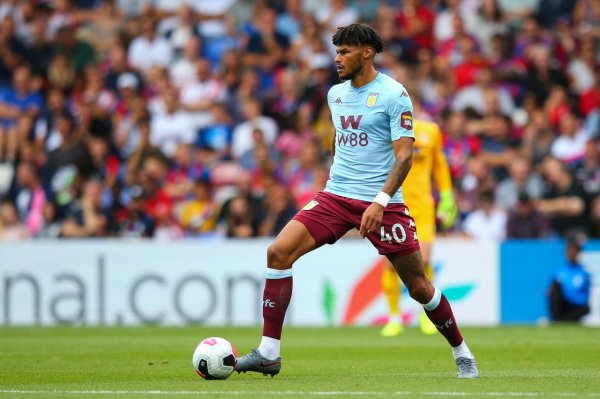 Official: Villa announced a contract renewal with 32-year-old defender Mins, with the player making 187 appearances and 8 goals and 10 assists