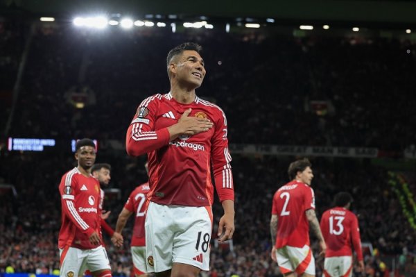 A weekly salary of 350,000 pounds! British media: Casemiro is expected to stay in Manchester United, believing that this will help him play in the World Cup