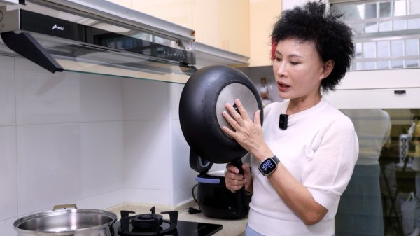 If it doesn t stick to the tin, it won t work? The 1 trick test of the sausage Dunci Education decided not to be ruined! The glutinous rice cooker is clean and cooked without damaging the lung