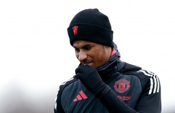 Post: Five abandoned Manchester United players are asked to return to the team for training, but they need to avoid Amorin and other teammates