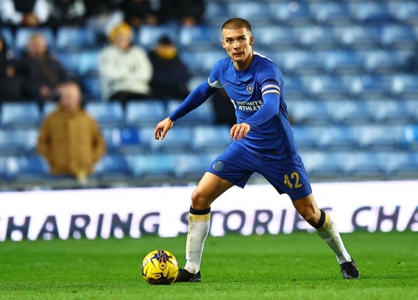 Reporter: Many English Championship and Saudi clubs are interested in Chelsea right-back Gilchrist