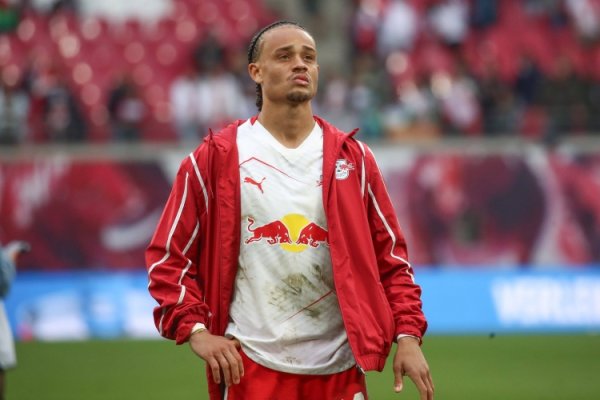 Reporter: Chelsea continues to negotiate with Xavi Simmons team today, and the players are eager to transfer