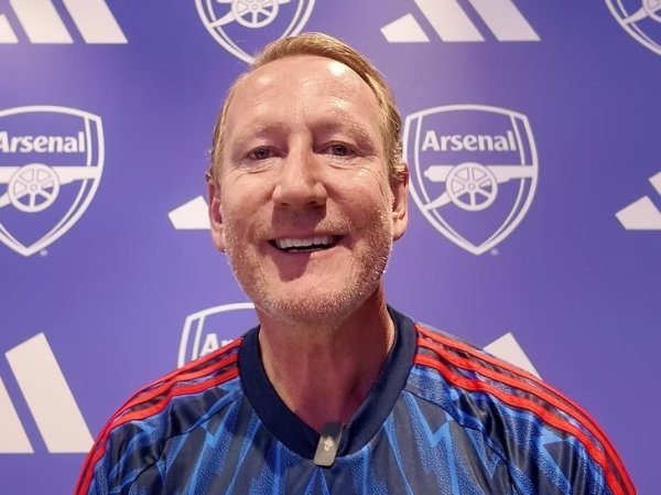 British media: Arsenal s away jersey held in Singapore for the new season, former player Palor spoke