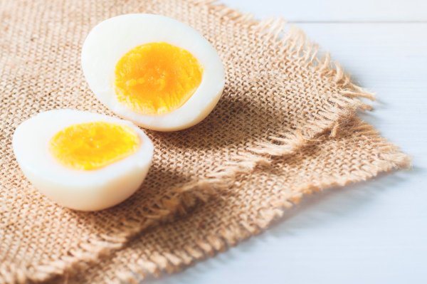 Boiled eggs with a pit scar? 3 