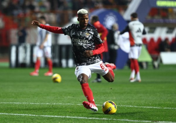 Reporter: Burnley rents Benfica s midfielder Florentino for 1.73 million pounds, including conditional buyout terms