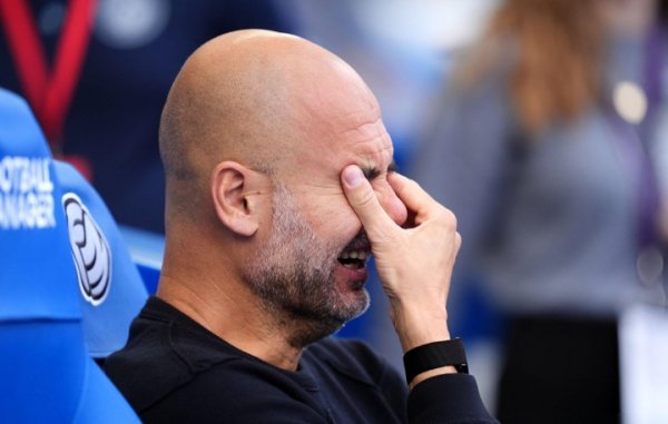 Extremely anxious! The camera captured Guardiola constantly rubbing his forehead while on the sidelines, grabbing his bald head