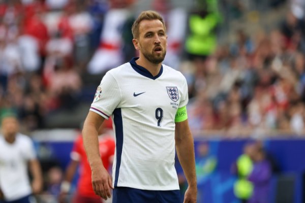 Commentator: Kane wants to play in every game in England, I can understand that Messi and Ronaldo are like this