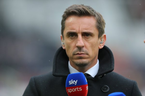 Gary Neville: Maduaike is very good on the right side. Can Saka change to the left side?