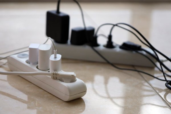It really doesn t matter if the charger is not pulled out? 1 key risk may be more terrible than the phone