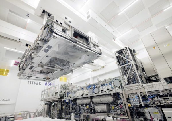 Exposure machine demand is better than expected, ASML will deliver 10 sets of High-NA EUV and 56 sets of EUV in 2027