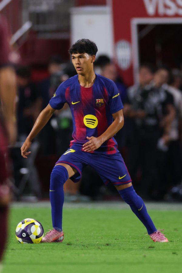 World Sports: West Ham United is paying attention to Barcelona’s 17-year-old starlet Dero and may make an offer in the winter window